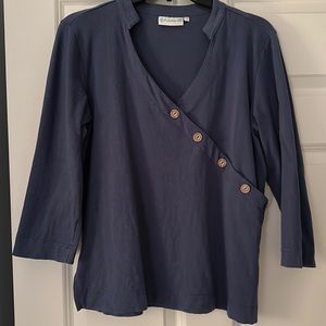 LuLu B 3/4 length sleeve top. V-neck with 5 buttons across the front.
